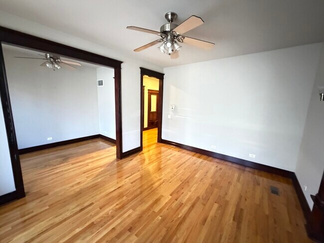 Building Photo - 2113 W North Ave
