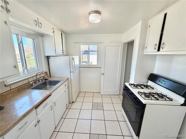 Building Photo - 1320 Holly St