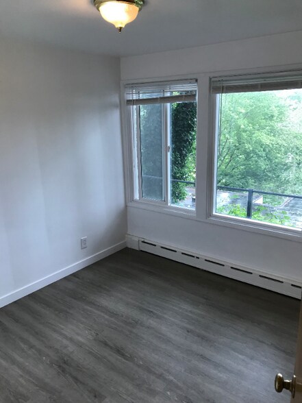 Building Photo - 4746 22nd Ave NE