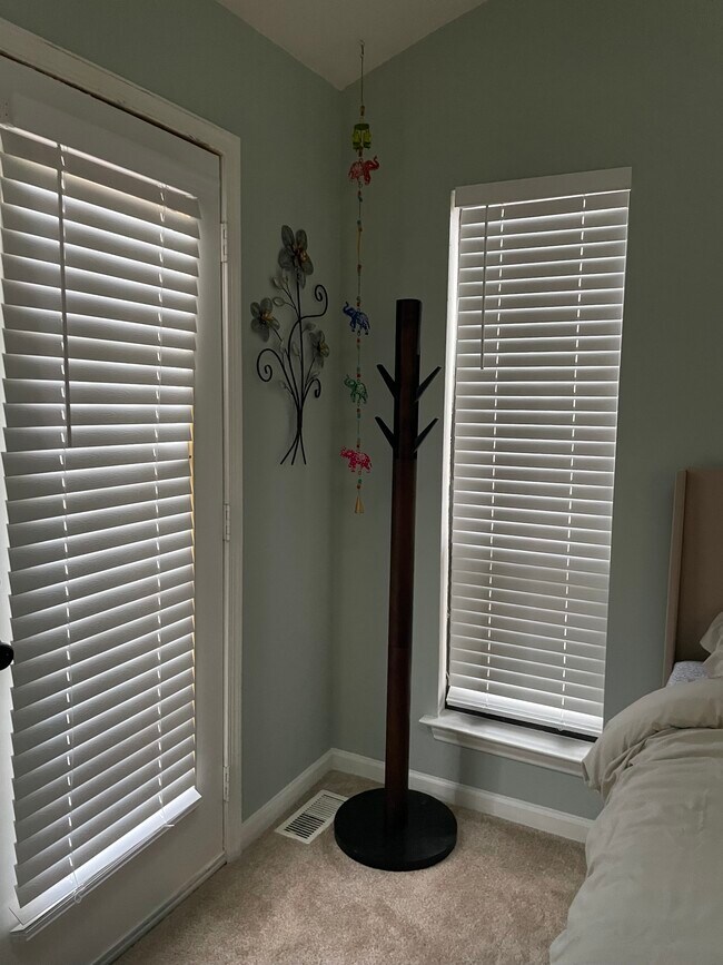 Building Photo - 4726 Hollis Rd