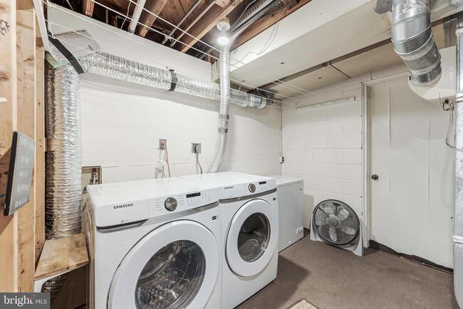 Building Photo - 3867 Chesterbrook Rd