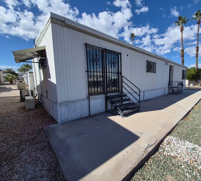 Building Photo - 3601 E Wyoming Ave