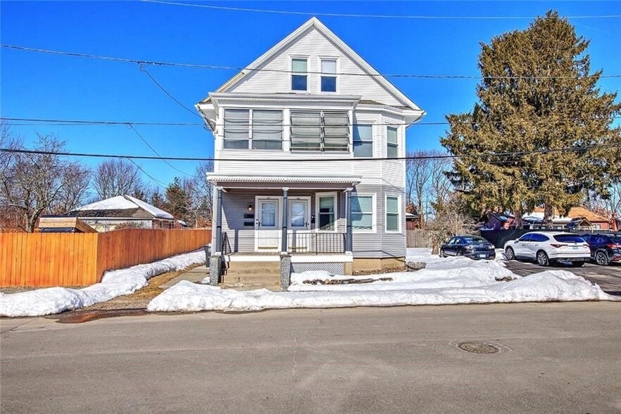 Building Photo - 45 Gordon St