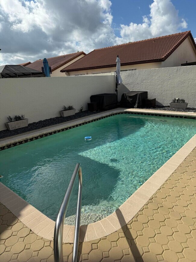 Building Photo - 21583 Villa Nova Dr