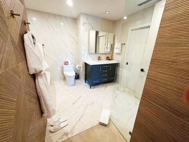 Building Photo - 4312 NE 22nd Ave