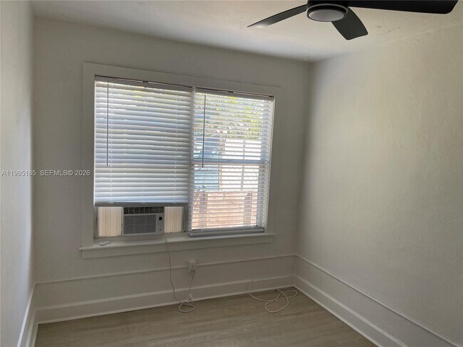 Building Photo - 119 NE 7th Ave