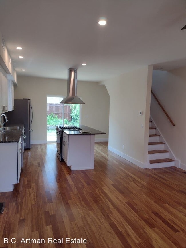 Building Photo - 3 br, 2 bath House - 259 Dunseith Street