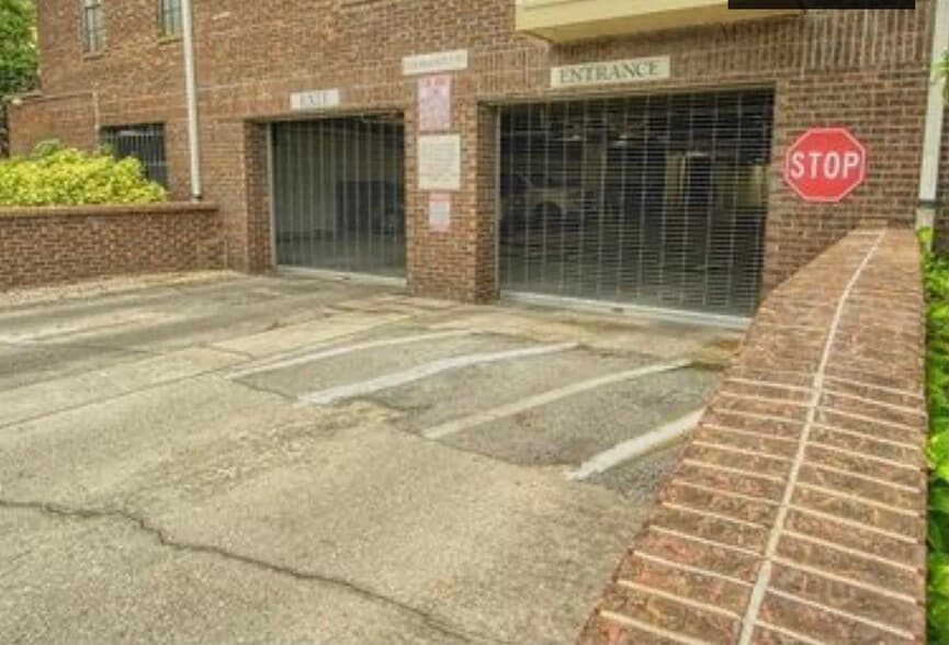 Building Photo - 1000 W Horatio St