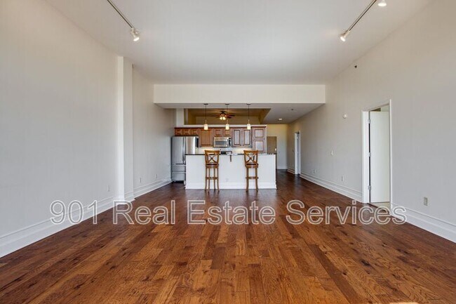 Building Photo - 648 Riverside Drive