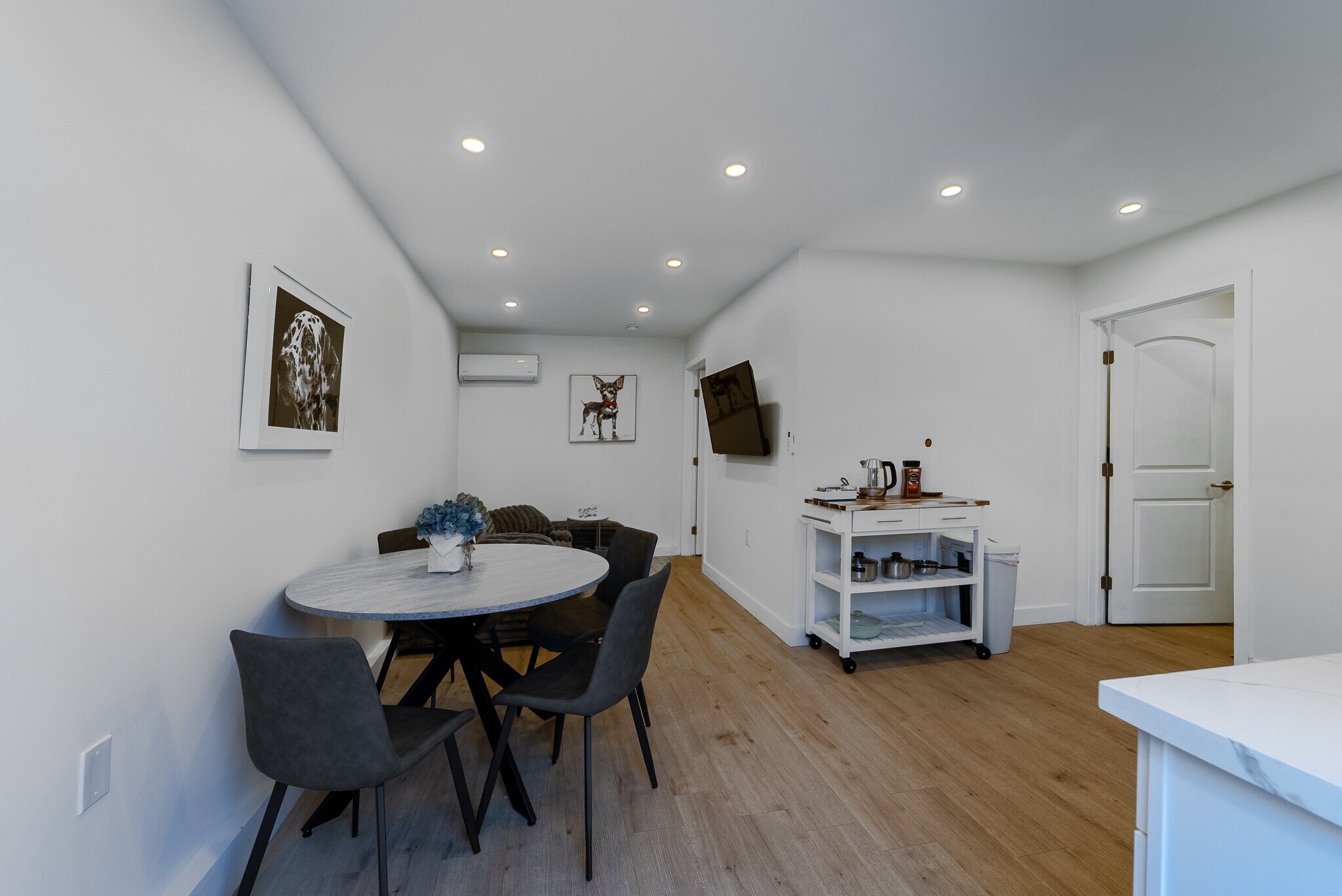 Building Photo - 7443 Jordan Ave