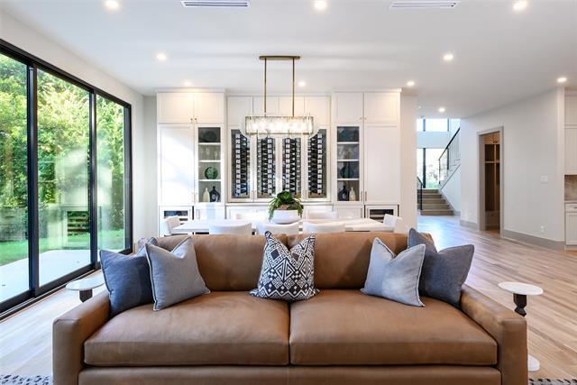 Building Photo - 6984 Santa Barbara Dr