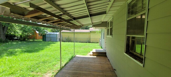 Building Photo - Home in Malvern