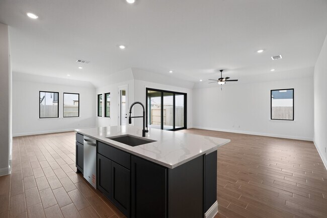 Building Photo - 16231 Sheridan River Trl