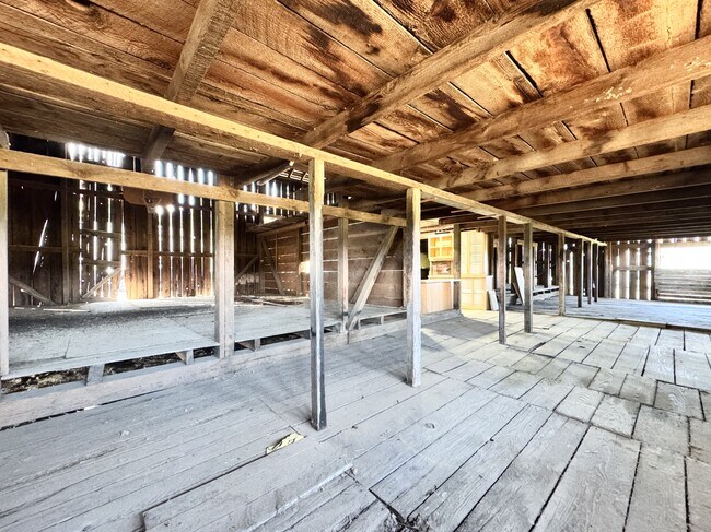 Building Photo - 9500 SW Old Highway 47