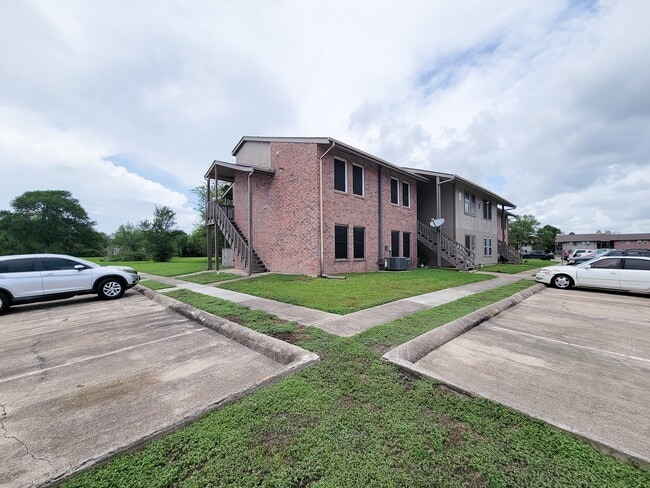 Building Photo - 418 Garland Dr