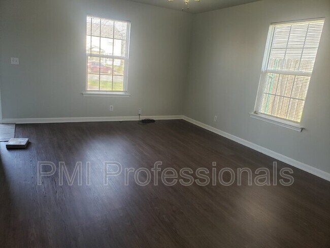 Building Photo - 1444 Benley St