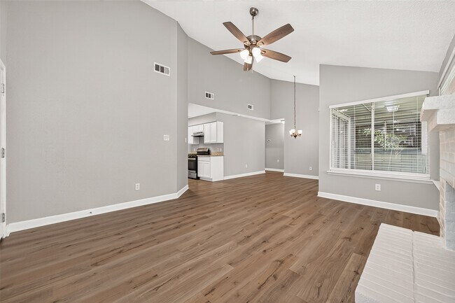 Building Photo - 14306 River Glen Dr