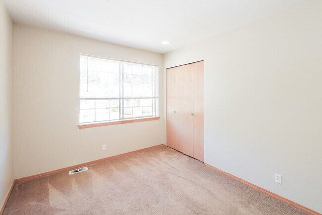 Building Photo - 25719 SE 37th St
