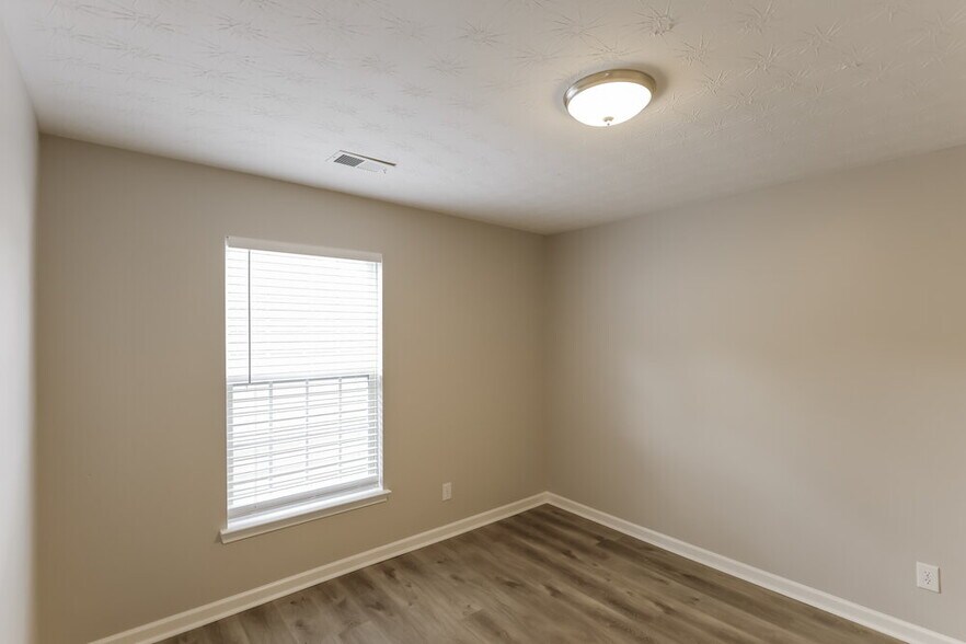 Building Photo - 236 Arrowhead Dr