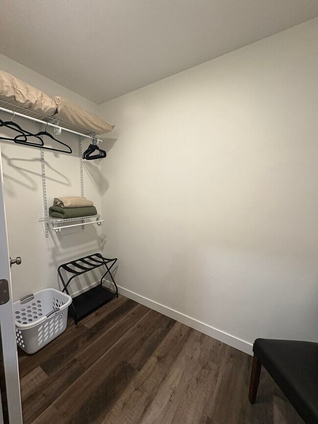 Building Photo - 380 Utah Ave