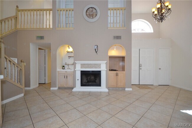 Building Photo - 2911 Country Club Dr