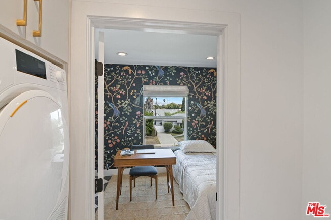 Building Photo - 5664 Coliseum St