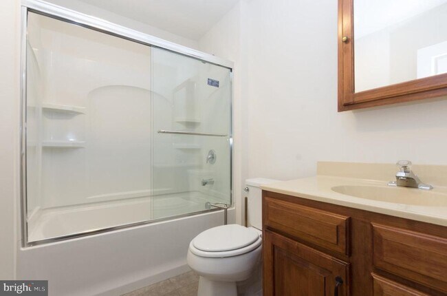 Building Photo - 431 Main St