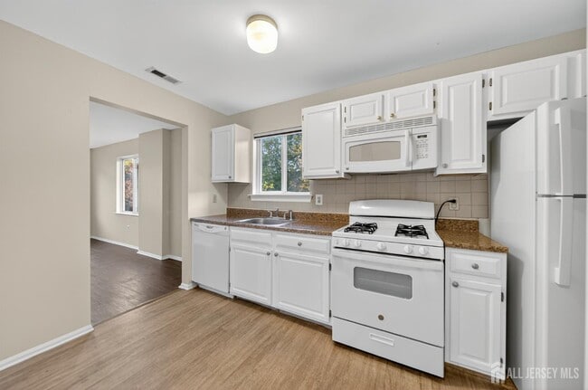 Building Photo - 1606 Madaline Dr