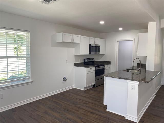 Building Photo - 521 E Sears St