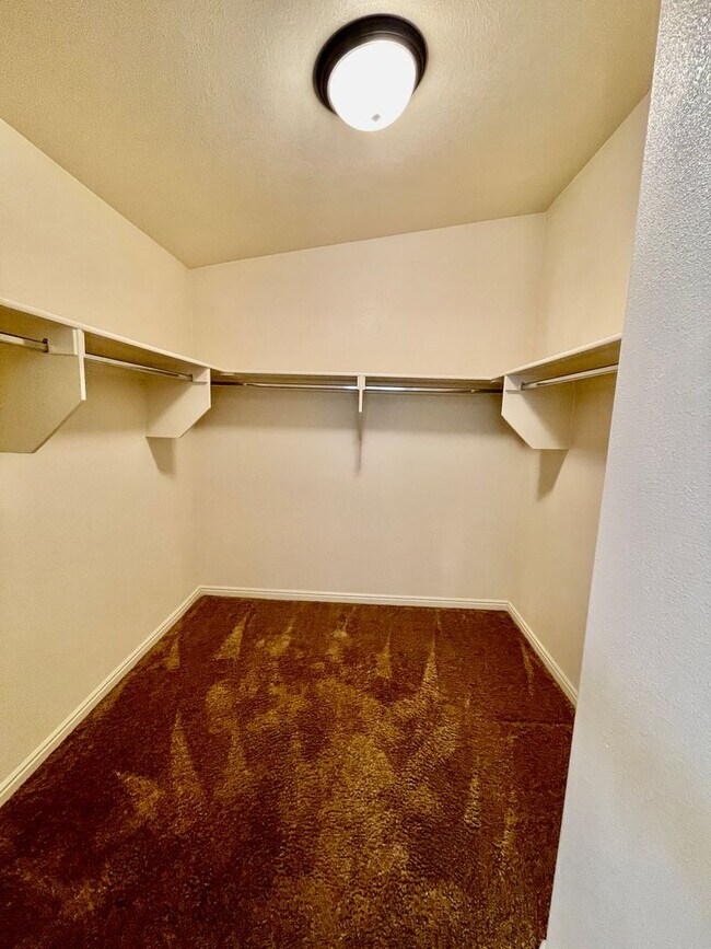 Building Photo - Pet Friendly Home in Green Valley