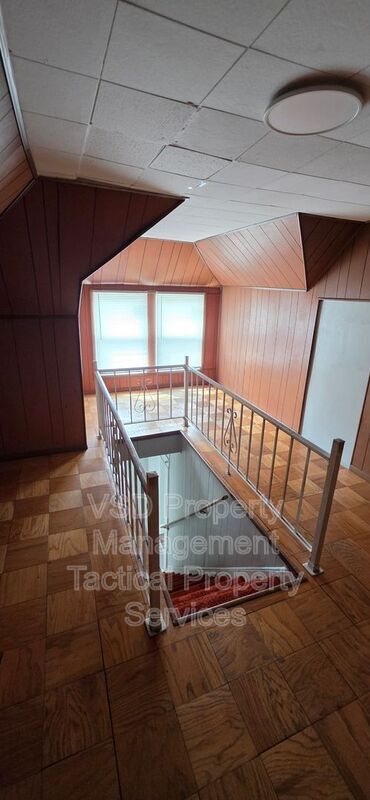 Building Photo - 8204 Vineyard Ave