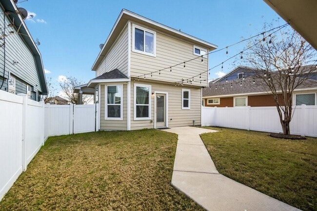 Building Photo - 18316 Mammoth Cave Blvd