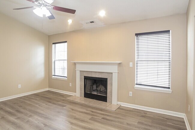 Building Photo - 9743 Centennial Ct