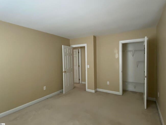 Building Photo - 301 Fortuna Dr
