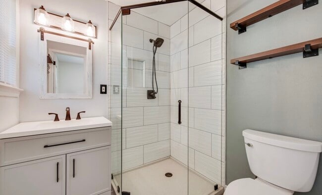 Building Photo - 411 Yorkshire Dr