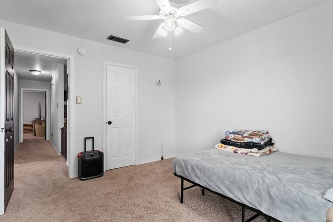 Building Photo - Beautiful home in available June 1st