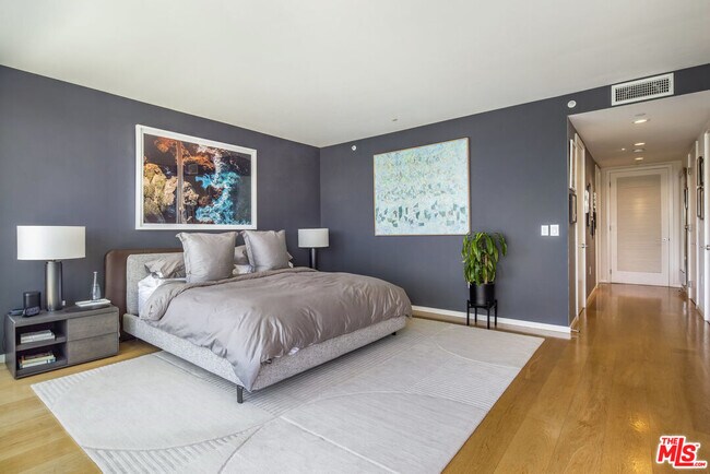 Building Photo - 1705 Ocean Ave