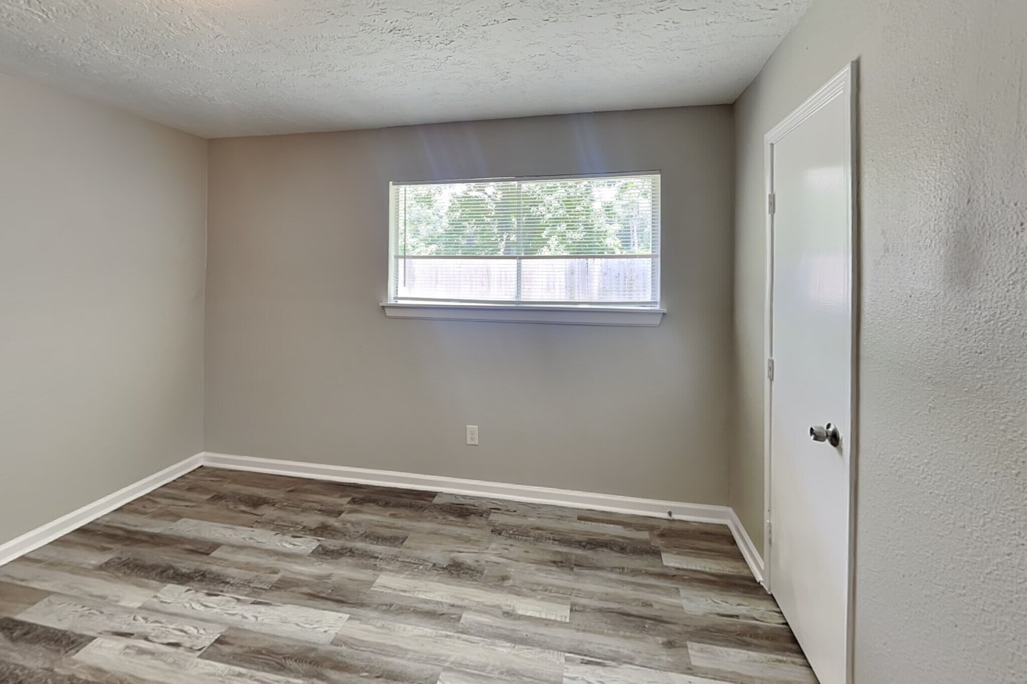Building Photo - 8730 Valley Pond Ct