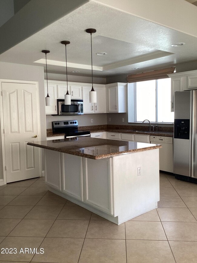 Building Photo - 2331 W Toledo Pl