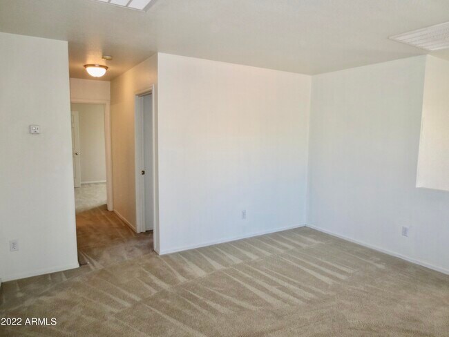 Building Photo - 2123 S Luther