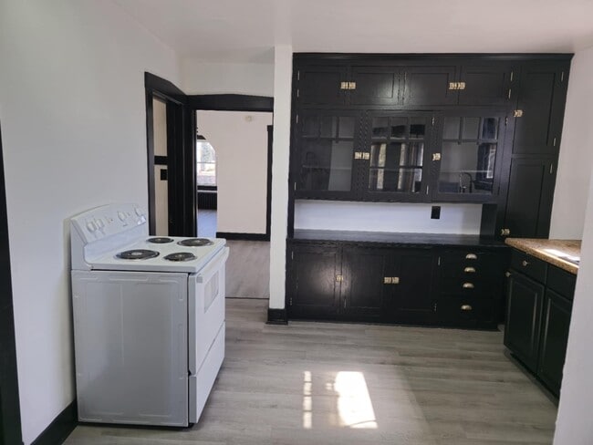 Building Photo - 1124 S 10th St