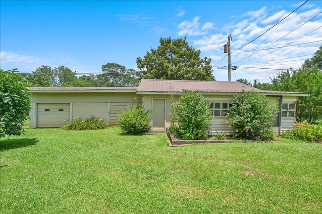 Building Photo - 3 Bedroom, 2 Bath home.