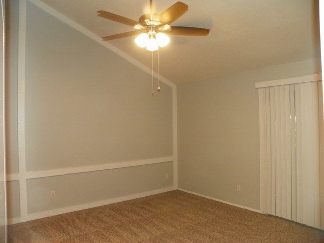 Building Photo - 3406 Dolphin Dr