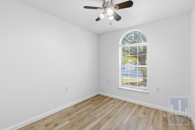 Building Photo - 606 Colonial Park Blvd