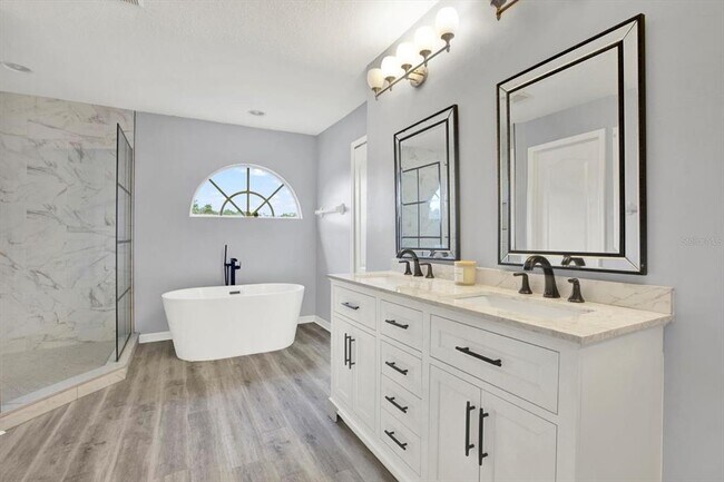 Building Photo - 544 Lake Cypress Cir