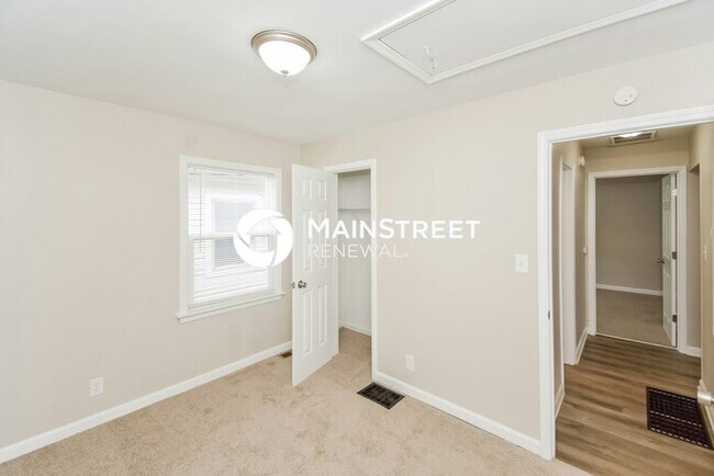 Building Photo - 2 Bedroom Pet-Friendly Home in Indianapoli...