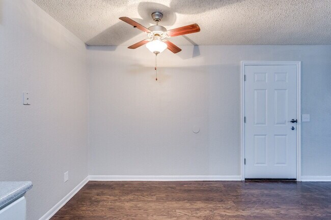 Building Photo - $699 - 2BR in Moore - Win a 55 inch TV! $99 Move in Special! $0 Deposit!