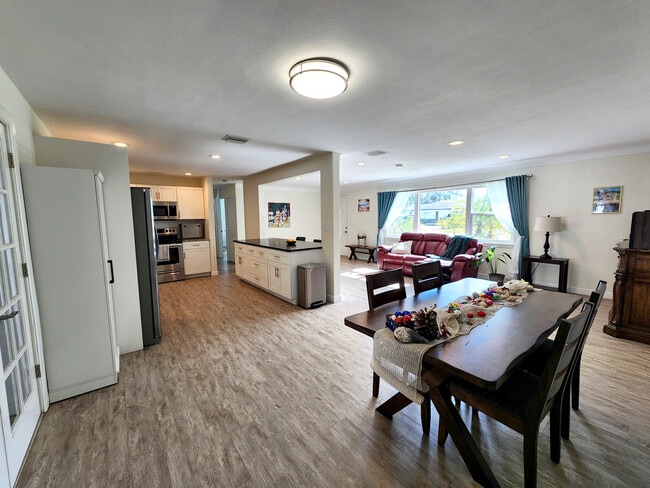 Building Photo - 6049 45th Ave N