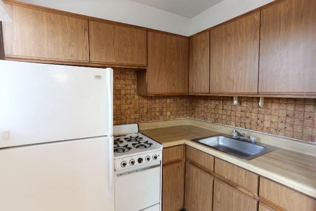 Building Photo - 744 W Belmont Ave