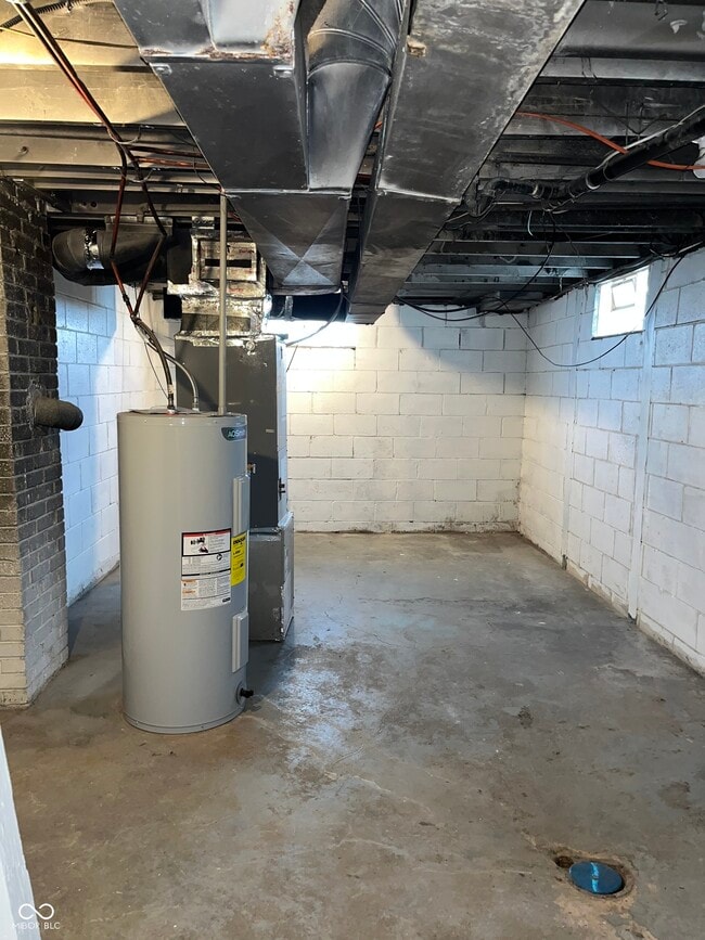 Building Photo - 628 N Oxford St